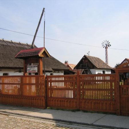 Bed and Breakfast Fenyő Panzió Mezőkövesd Exterior foto