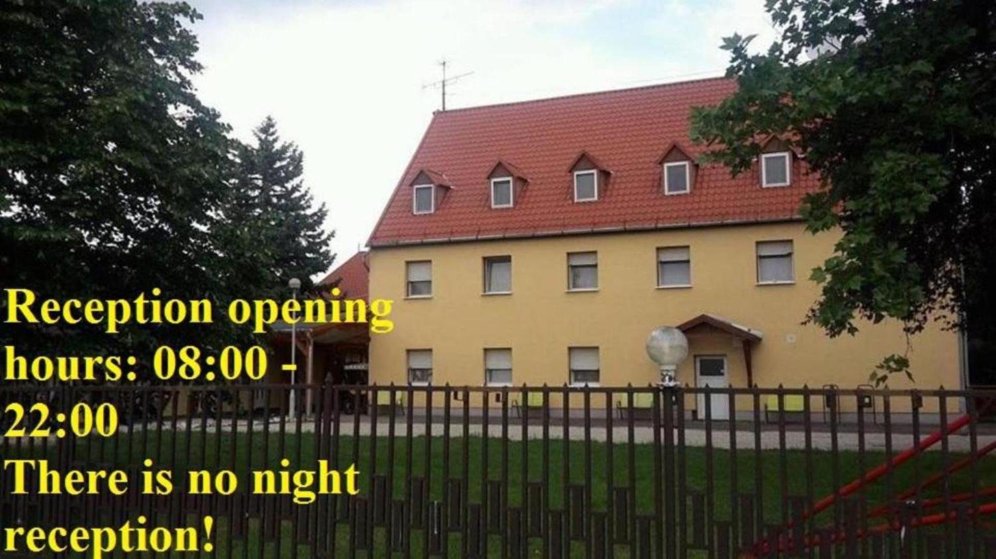 Bed and Breakfast Fenyő Panzió Mezőkövesd Exterior foto